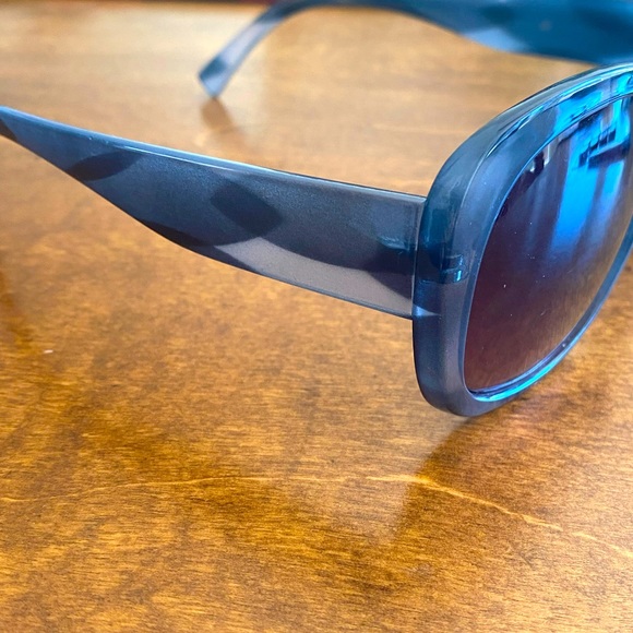 Oversized sunglasses - Picture 2 of 4